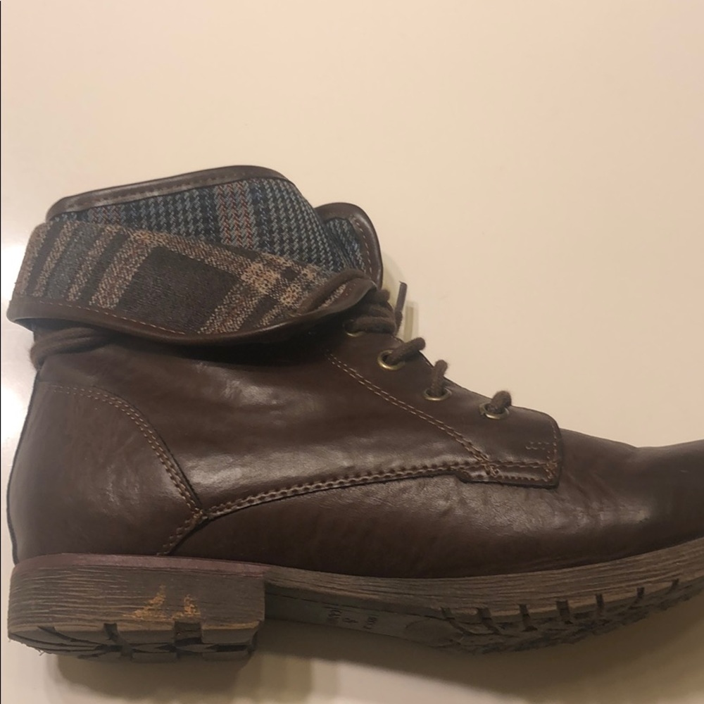 Adjustable combat boots